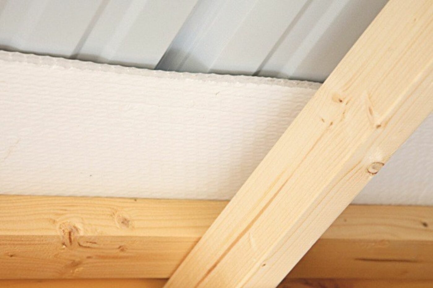 Chicken coop insulation and perch installation : r/chickens