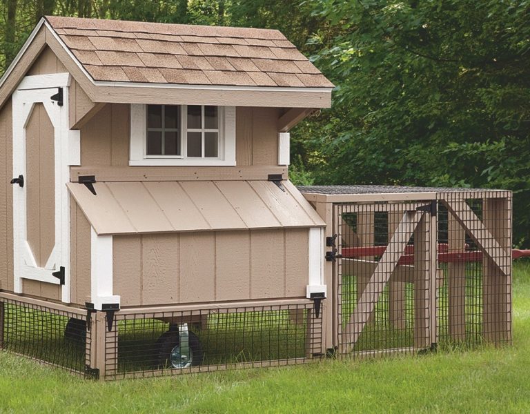 chicken coop tractor Buckskin Q34T Front View